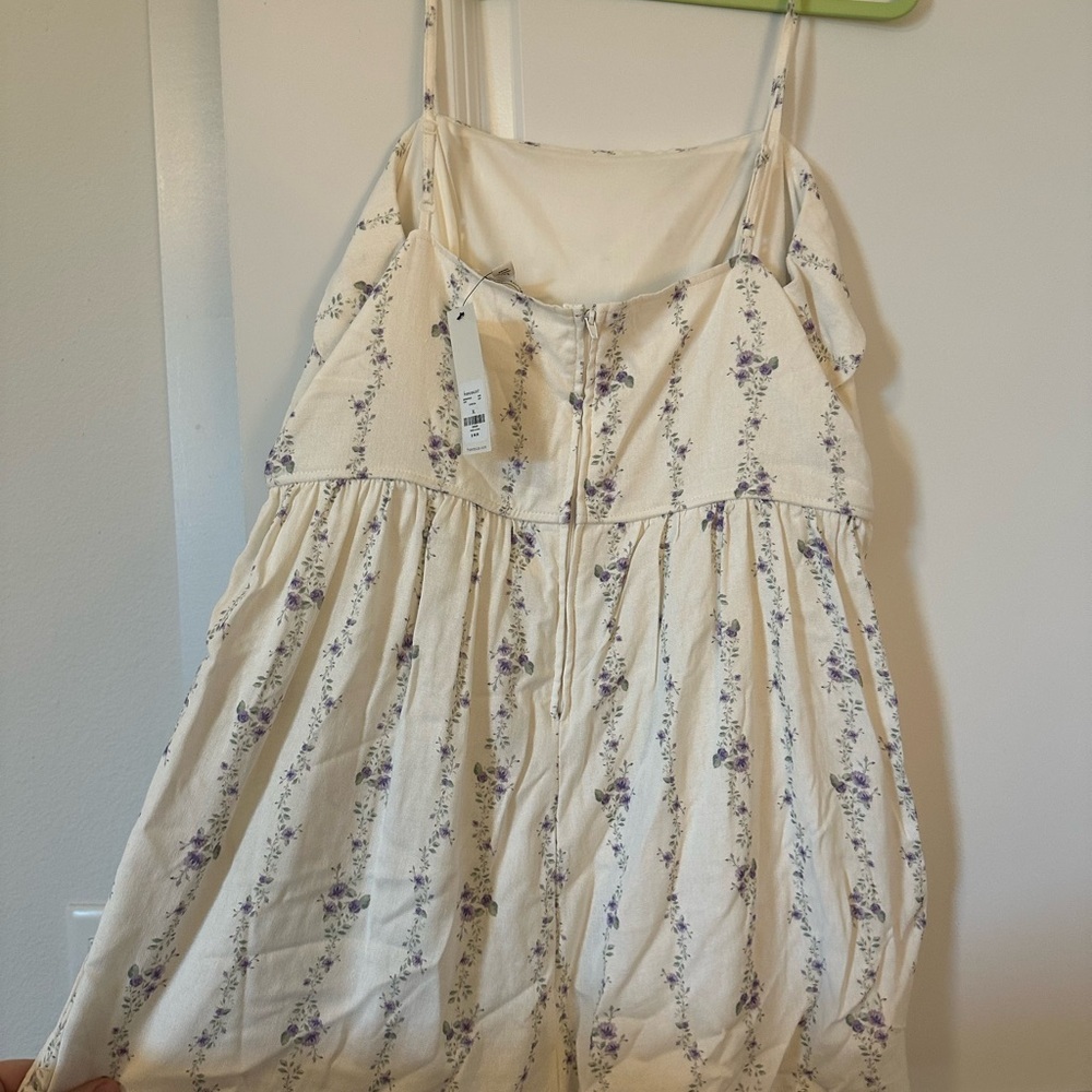 Francesca’s Cream and Purple Dainty Floral Romper Size XL NWT - Picture 4 of 5